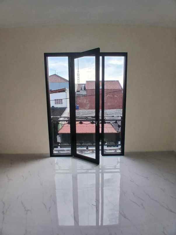 dijual rumah perumnas beji