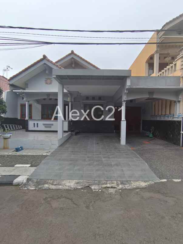 dijual rumah pesona khayangan