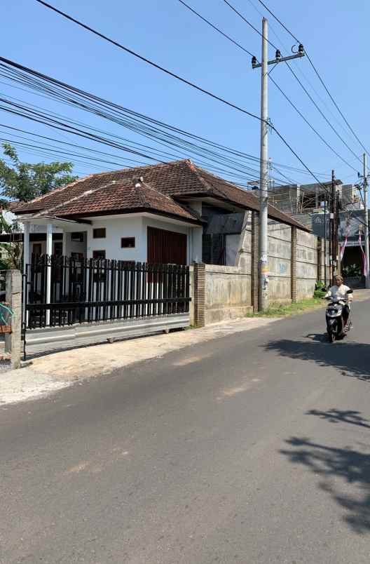 dijual rumah plus perabot lokasi raya dau malang