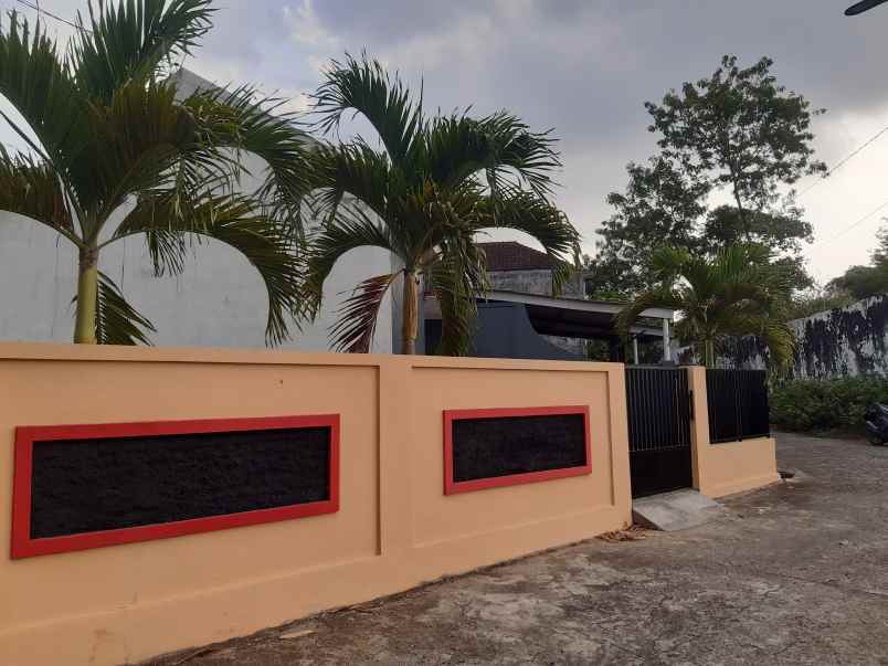 dijual rumah pojok di dekat kampus jember