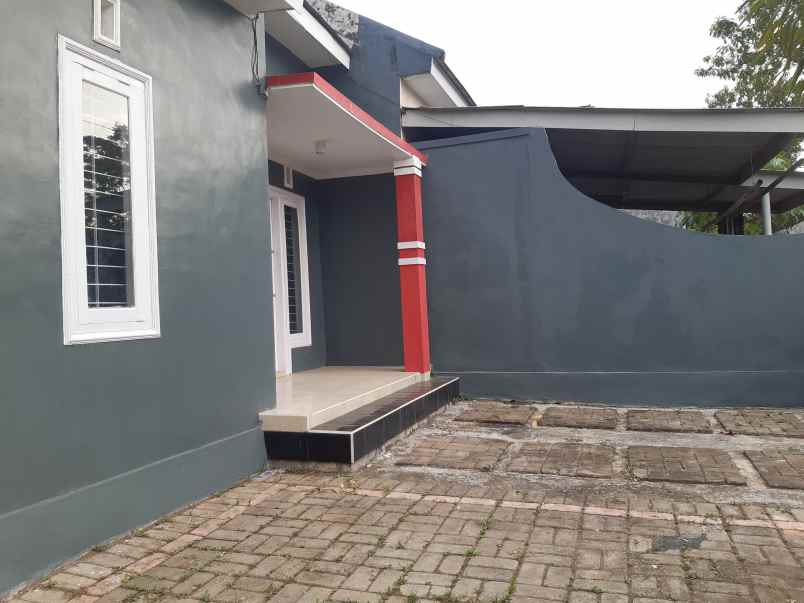 dijual rumah pojok di dekat kampus jember