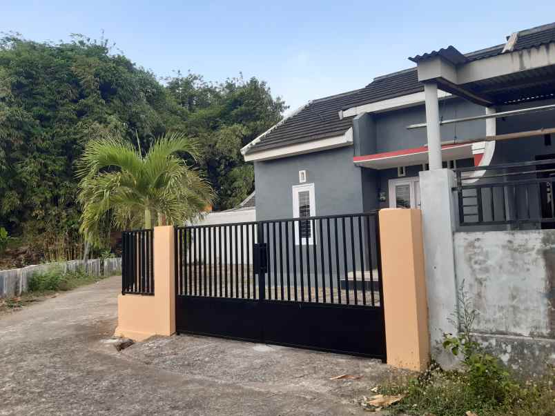 dijual rumah pojok di dekat kampus jember