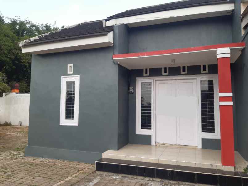 dijual rumah pojok di dekat kampus jember