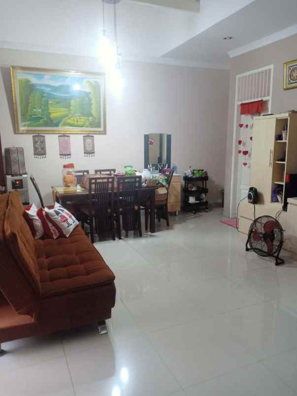 dijual rumah pondok aren