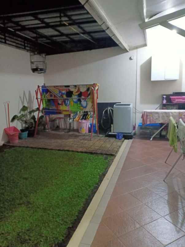 dijual rumah pondok aren