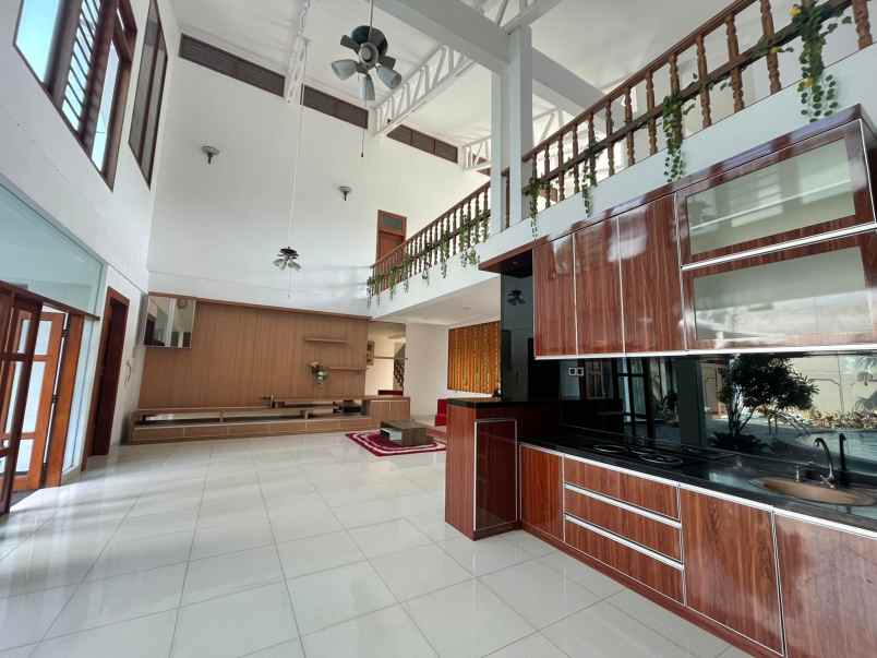dijual rumah pondok indah