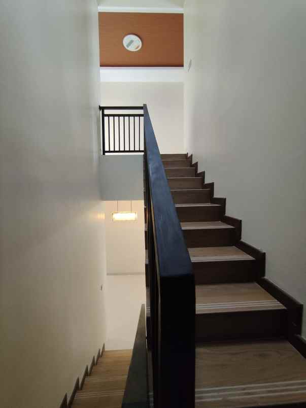 dijual rumah pondok kelapa