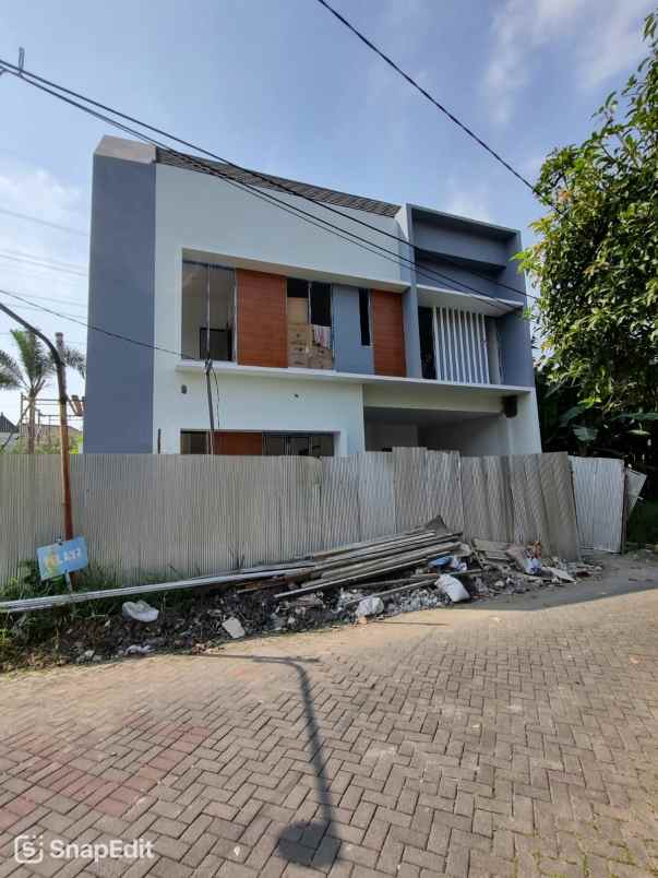 dijual rumah prapen indah