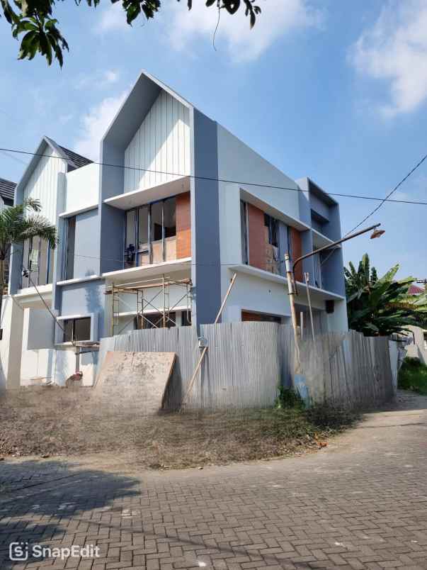 dijual rumah prapen indah