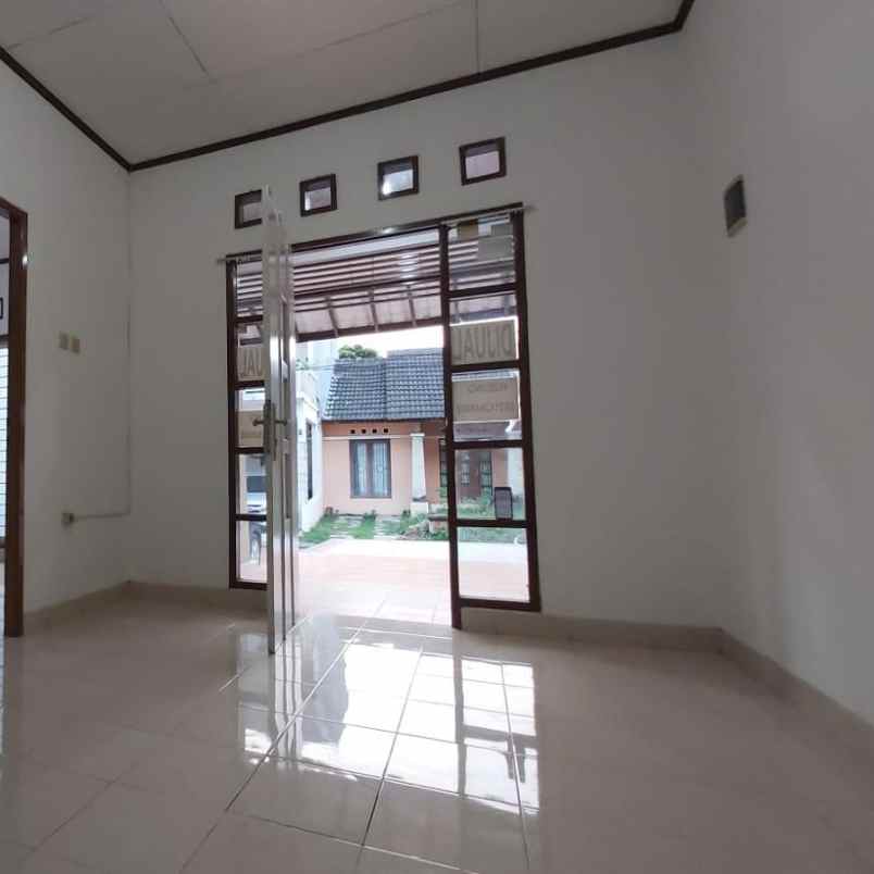 dijual rumah puri bali sawangan