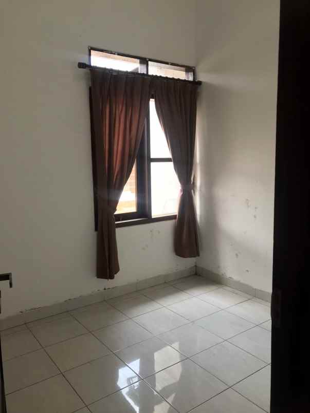 dijual rumah puri khayangan residence