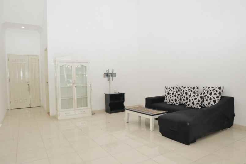 dijual rumah puri mas