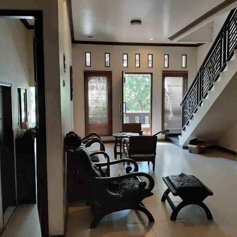 dijual rumah puri surya jaya