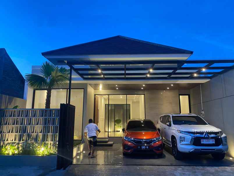 dijual rumah purwomartani