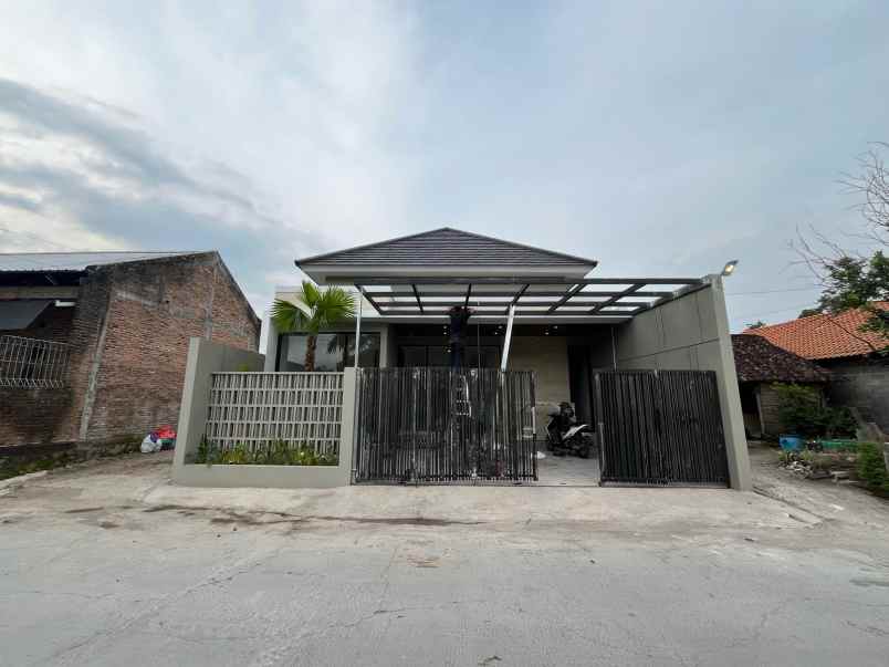 dijual rumah purwomartani