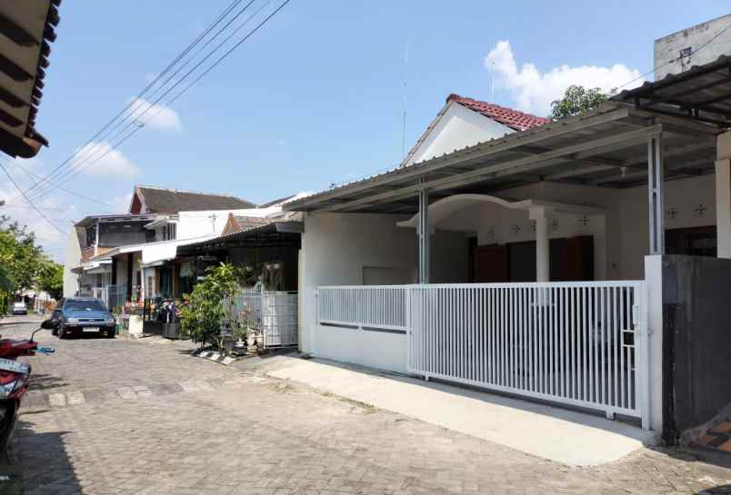 dijual rumah purwomartani