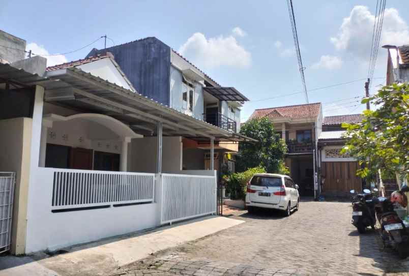 dijual rumah purwomartani