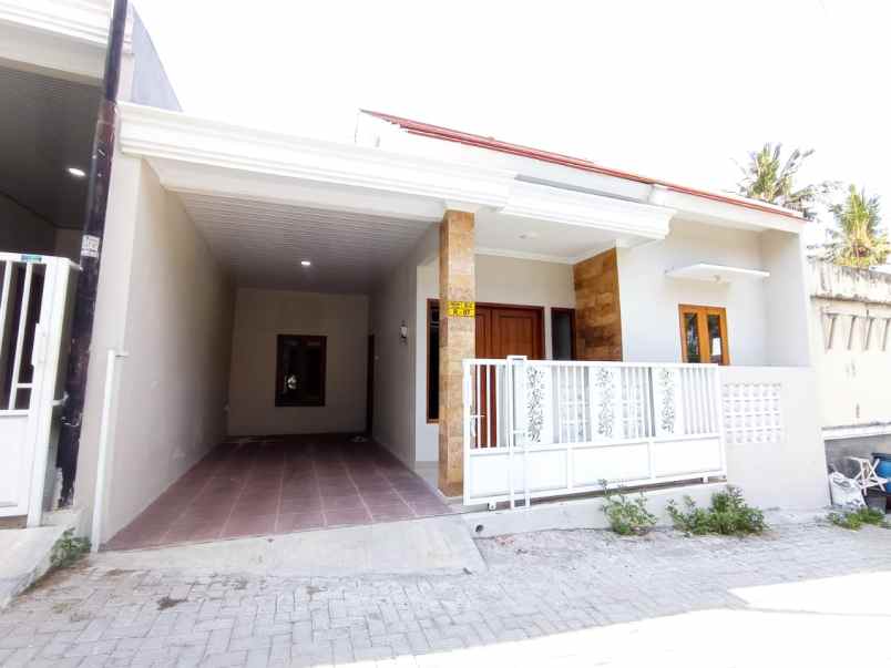 dijual rumah purwomartani kalasan