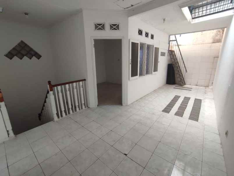 dijual rumah rawamangun dekat sekolah