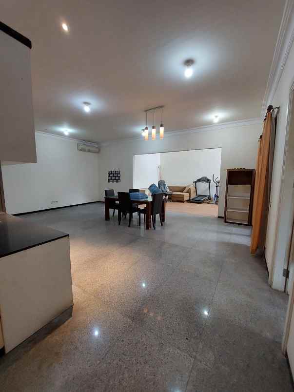 dijual rumah regency 21