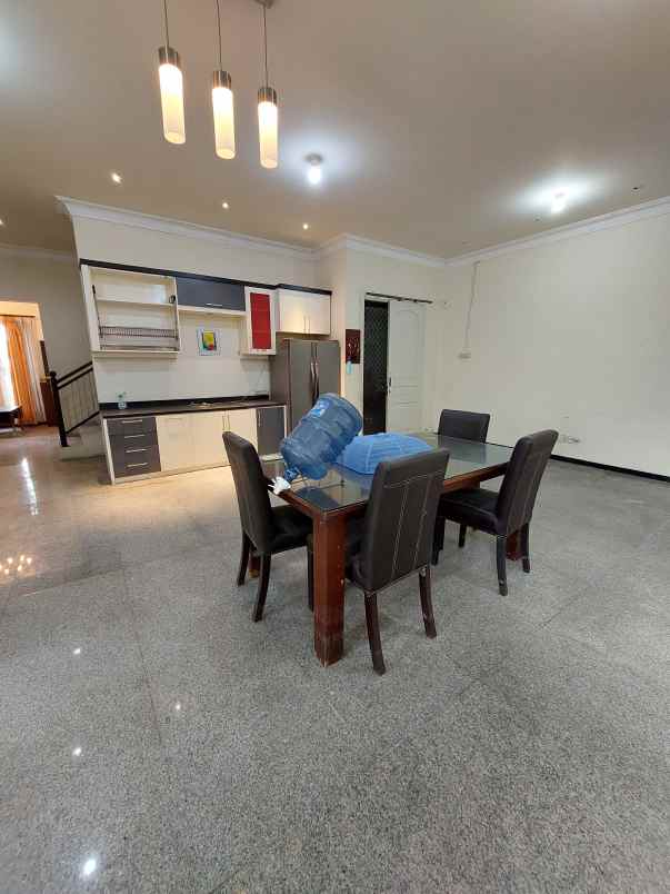 dijual rumah regency 21