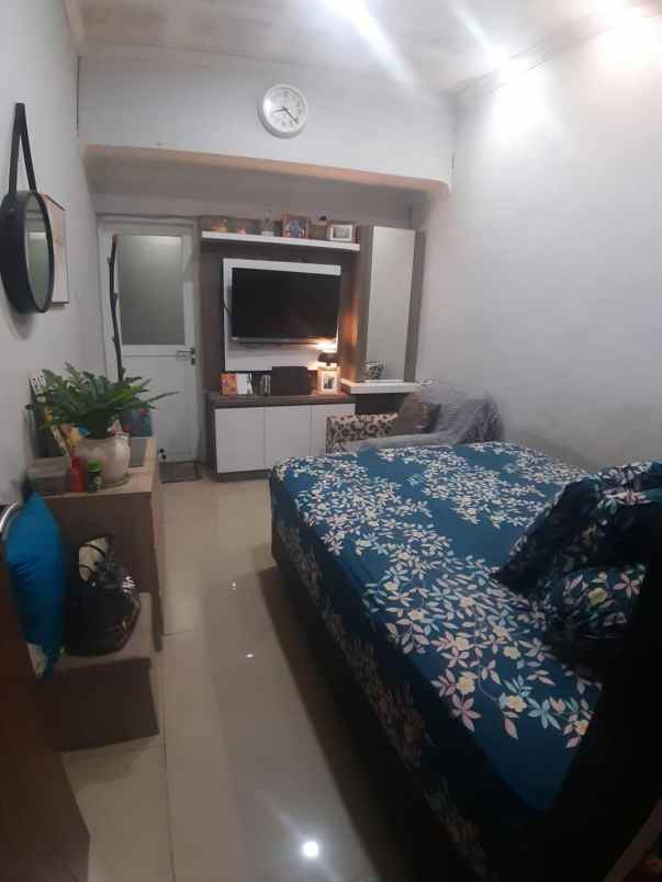 dijual rumah regol sayap kembar bkr