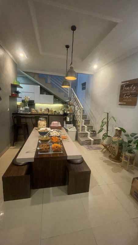 dijual rumah regol sayap kembar bkr