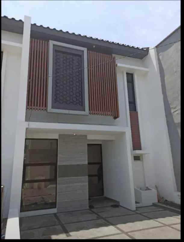 dijual rumah royal paka residence