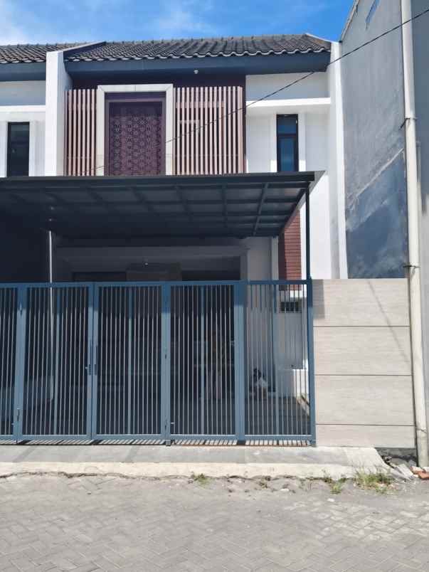 dijual rumah royal paka residence