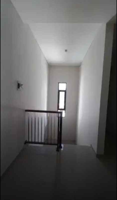 dijual rumah royal paka residence