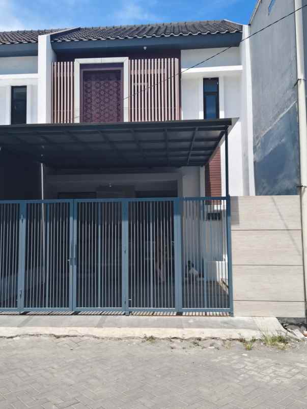 dijual rumah royal paka residence