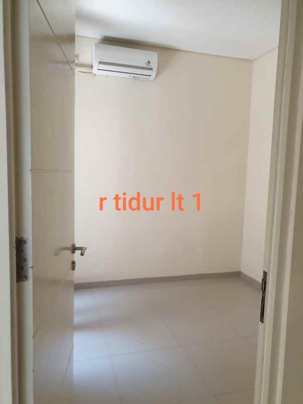 dijual rumah rungkut asri tengah