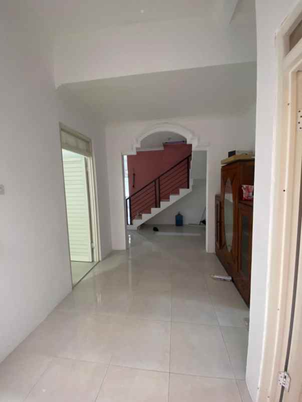 dijual rumah rungkut barata