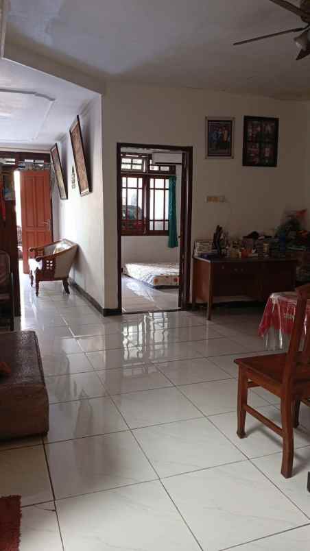 dijual rumah rungkut barata