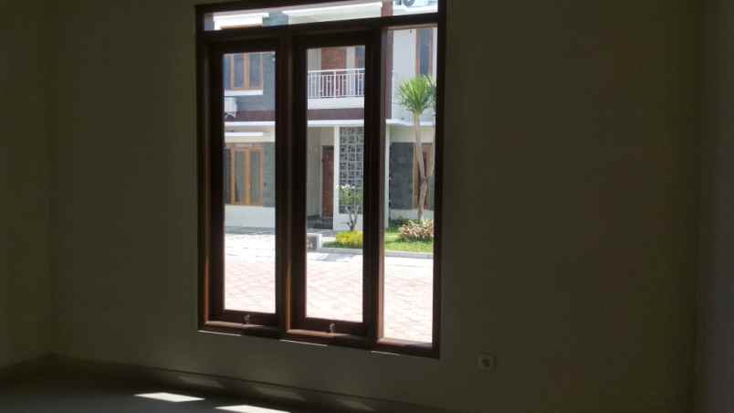 dijual rumah sambisari