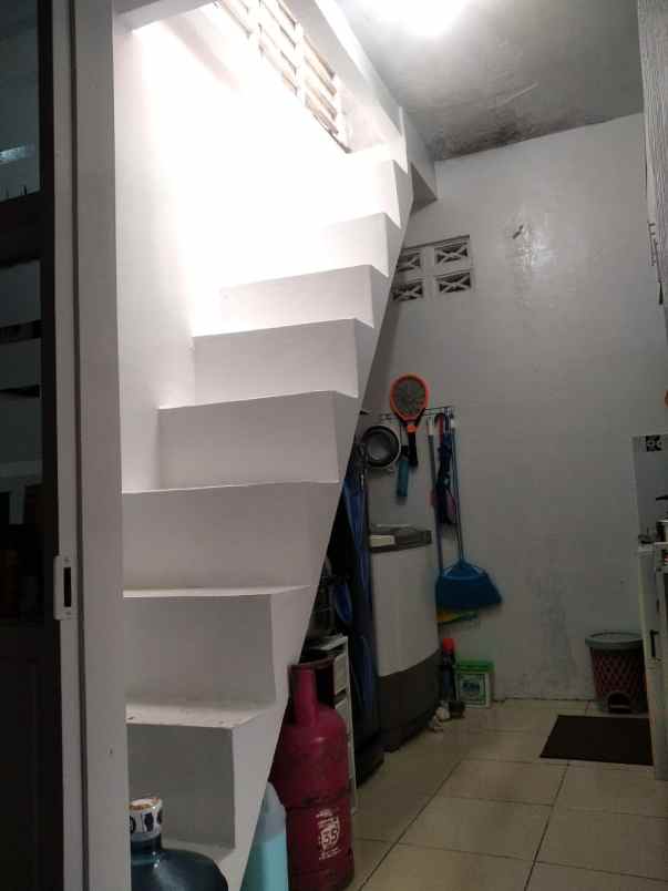 dijual rumah sariwangi