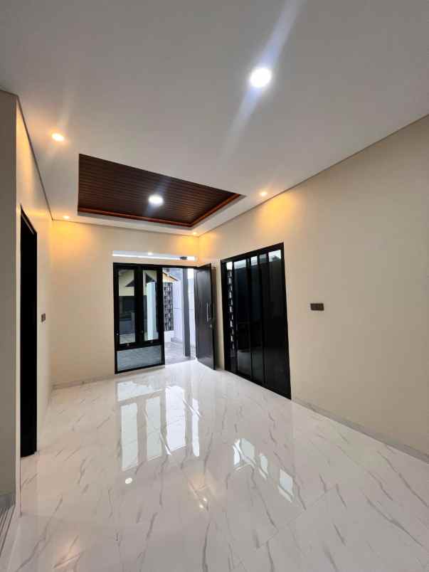 dijual rumah sebelah kampus umy