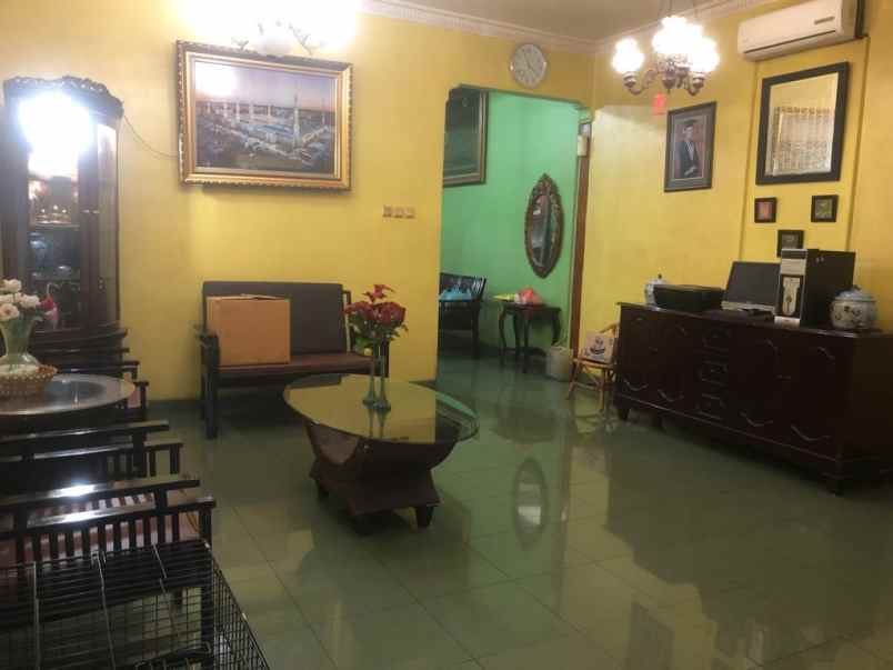 dijual rumah semi furnished di cengkareng indah