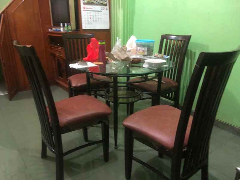 dijual rumah semi furnished di cengkareng indah