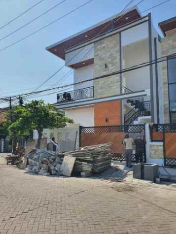 dijual rumah semolowaru