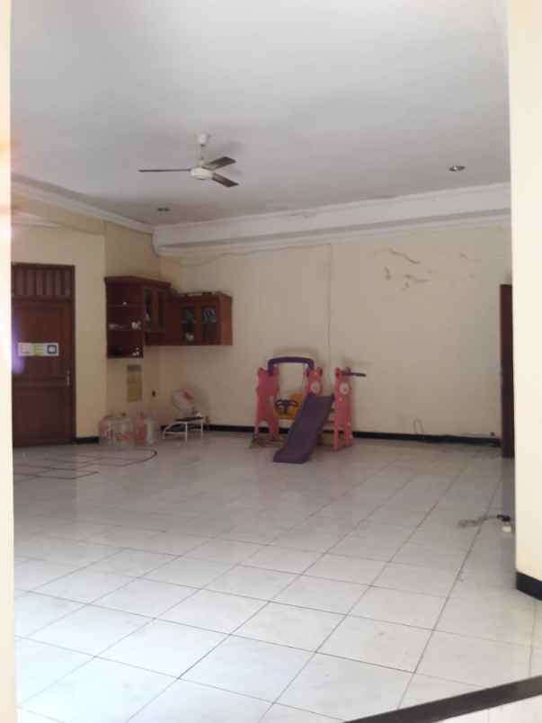 dijual rumah semolowaru