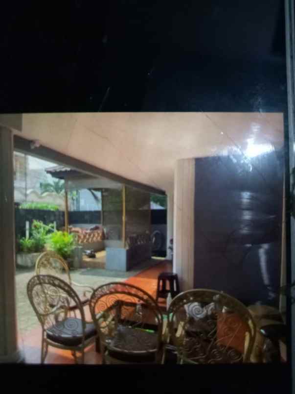 dijual rumah senen