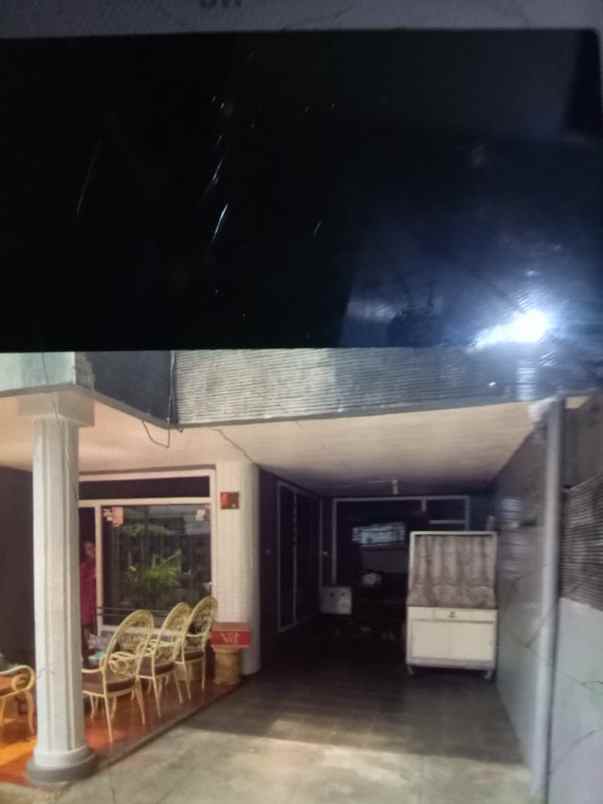 dijual rumah senen