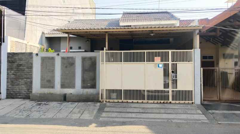 dijual rumah siap huni darmo baru barat