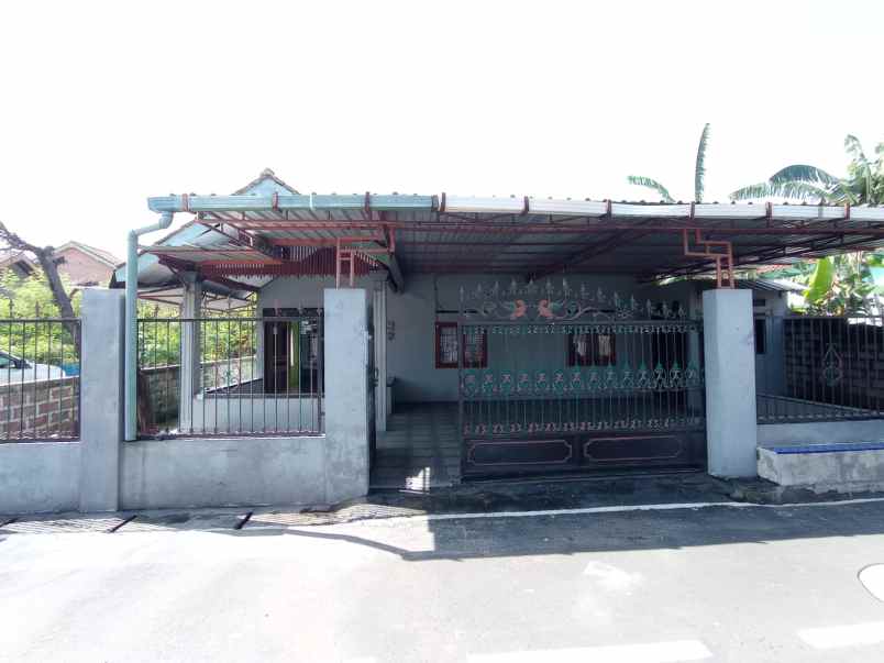 dijual rumah siap huni full bangunan lokasi strategis