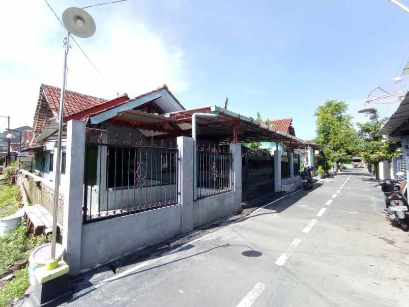 dijual rumah siap huni full bangunan lokasi strategis