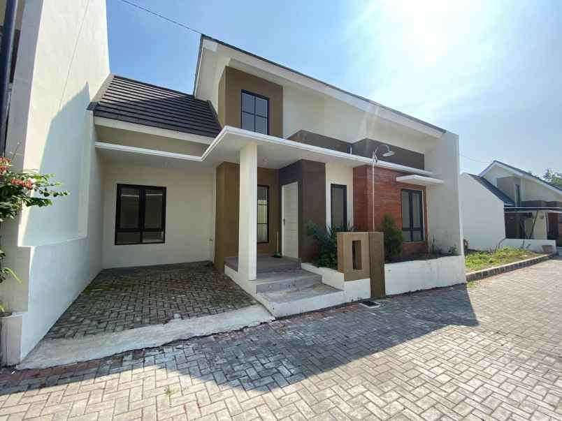 dijual rumah sidomuku randusari