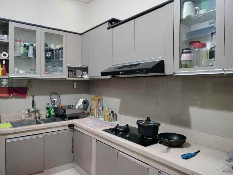 dijual rumah srengseng
