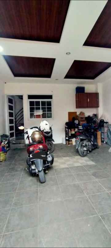 dijual rumah srengseng sawah