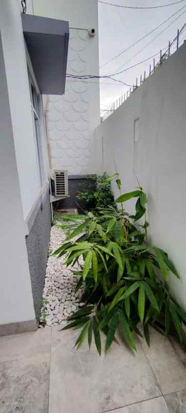 dijual rumah srengseng sawah